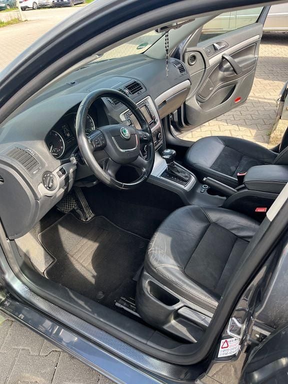 Gebraucht Skoda Octavia Elegance 160 PS (117 kW) 2011 Kombi