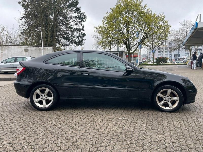 Gebraucht Mercedes C180 143 PS (105 kW) 2007 Schwarz Coupé
