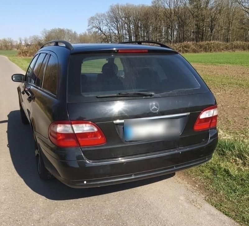 Gebraucht Mercedes E200 163 PS (119 kW) 2004 Schwarz Kombi