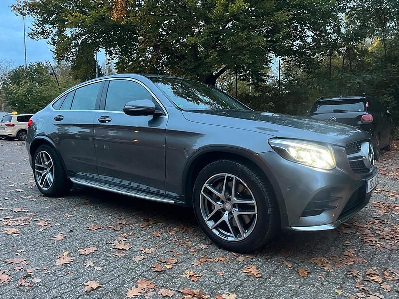 Grau Gebraucht 2016 Mercedes GLC220 AMG line Coupé | 31.900 € - Bild 1/4