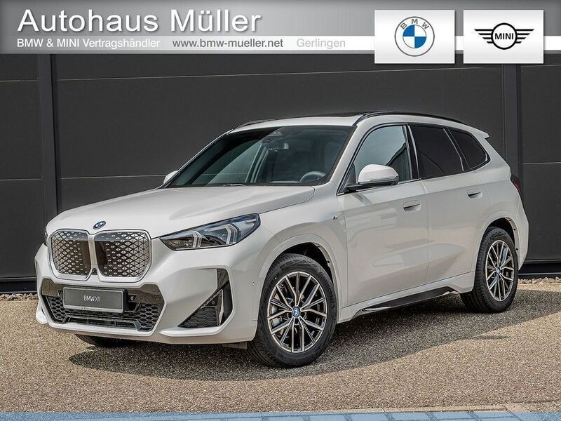 Weiß Neu 2025 BMW iX1 M Sport SUV | 53.220 € (Etwas zu teuer) - Bild 1/4