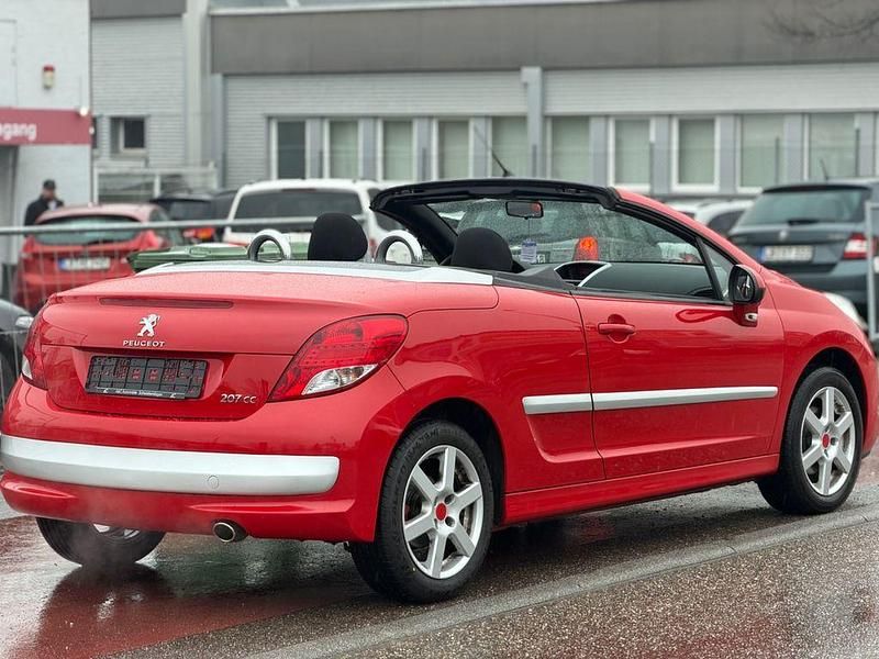Gebraucht Peugeot 207 CC Access 120 PS (88 kW) 2012 Rot Cabrio