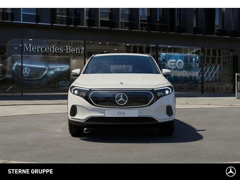 Gebraucht Mercedes EQA250 Electric Art 139 kW (190 PS) 2021 Weiß SUV