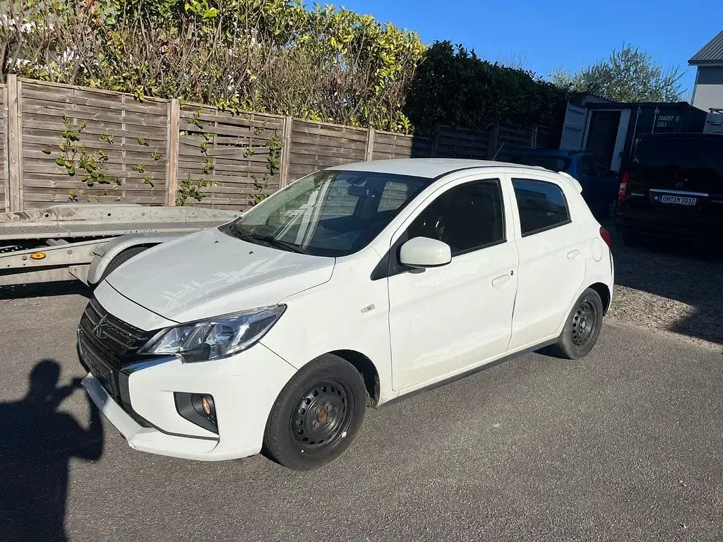 Gebraucht Mitsubishi Space Star Basis 71 PS (52 kW) 2021 Weiß Kleinwagen