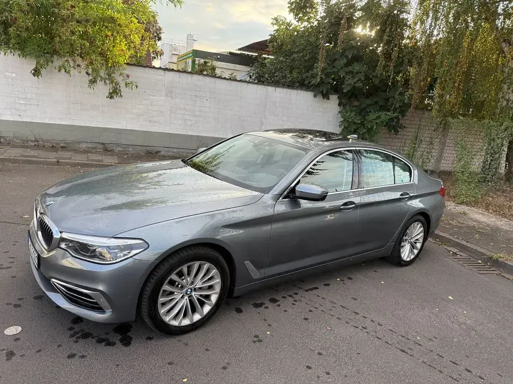 Gebraucht BMW 530 Sport Line 265 PS (194 kW) 2020 Silber Limousine