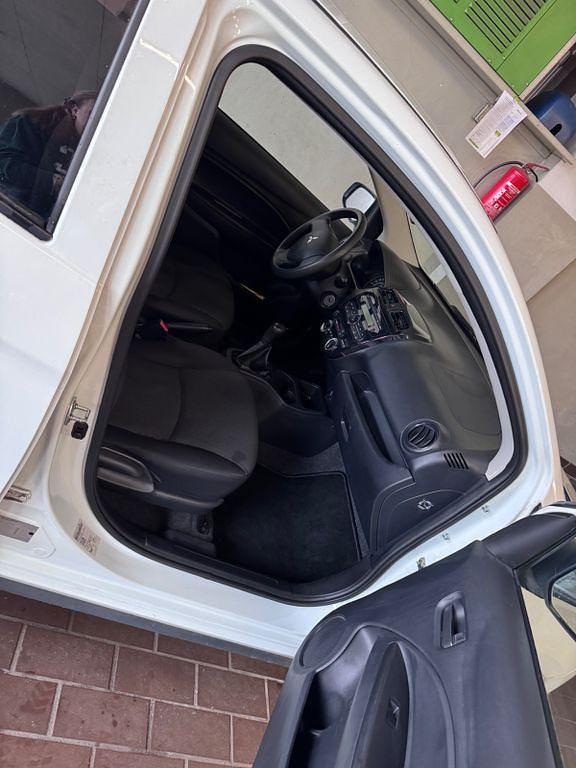 Gebraucht Mitsubishi Space Star 71 PS (52 kW) 2014 Weiß Van / Kleinbus