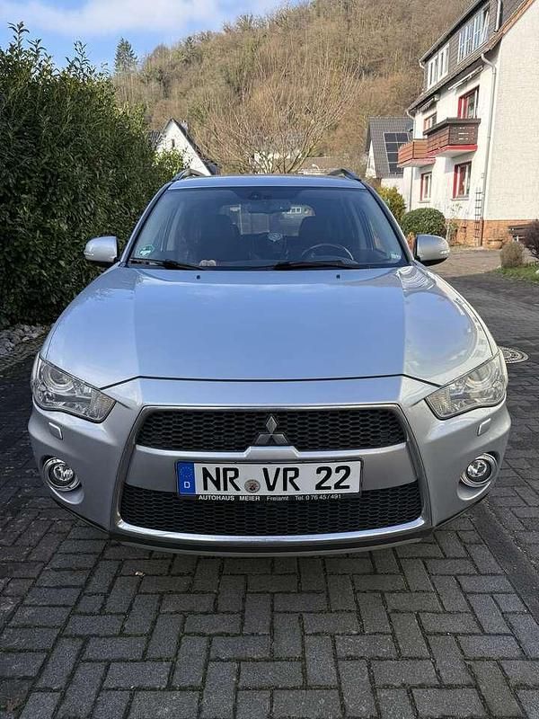 Gebraucht Mitsubishi Outlander Top 156 PS (114 kW) 2012 Silber SUV