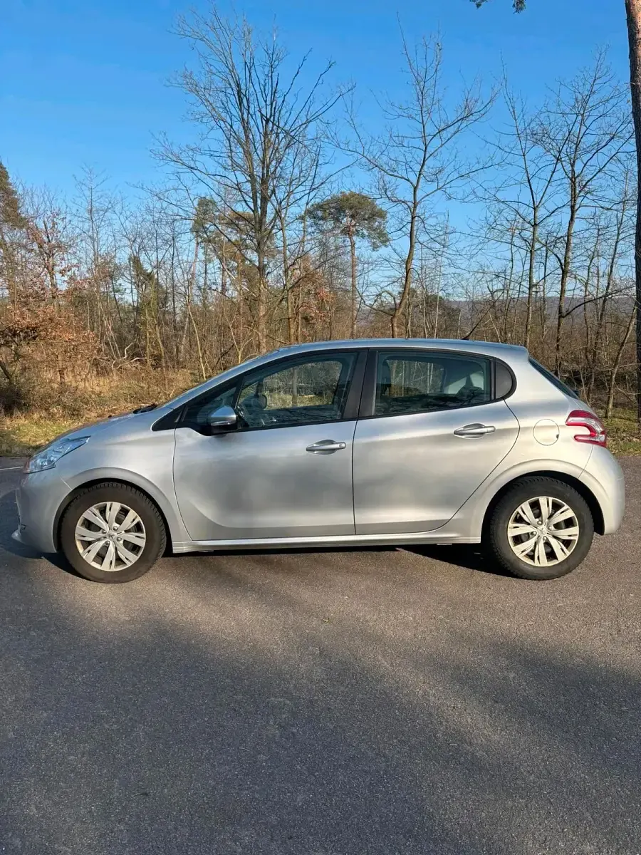 Gebraucht Peugeot 208 82 PS (60 kW) 2014 Grau Kleinwagen