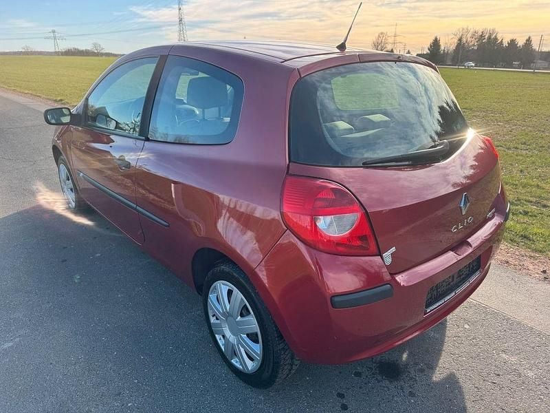 Gebraucht Renault Clio III Expression 75 PS (55 kW) 2005 Rot Kleinwagen