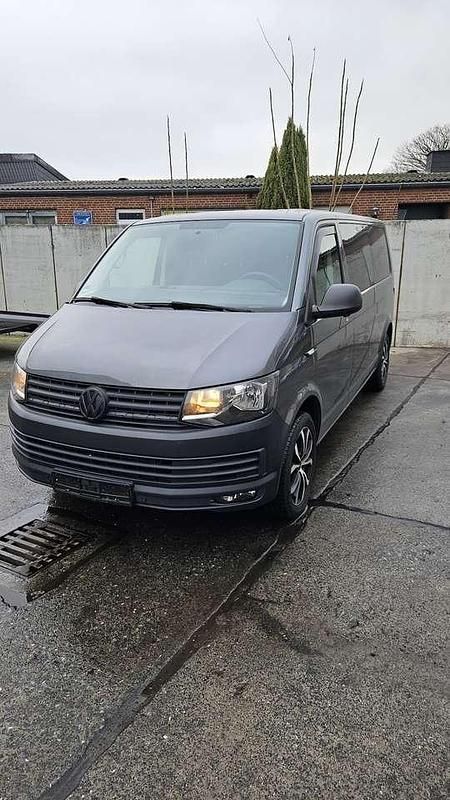Gebraucht VW Transporter 150 PS (110 kW) 2016 Grau Van