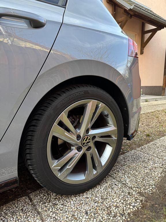 Gebraucht VW Golf VIII R-line 131 PS (96 kW) 2023 Grau Limousine