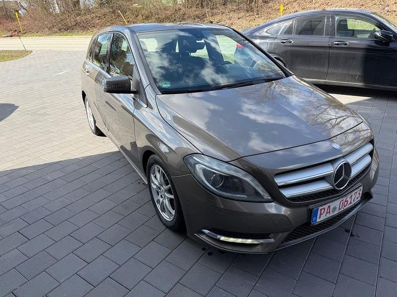 Gebraucht Mercedes B200 136 PS (100 kW) 2014 Grau Kleinwagen