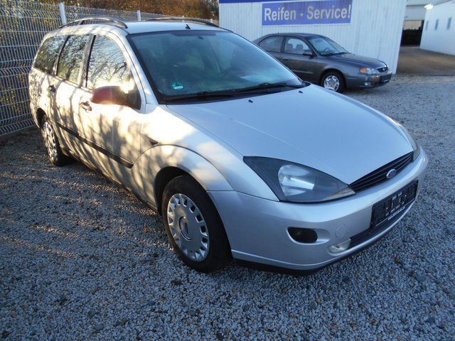 Gebraucht Ford Focus Basis 101 PS (74 kW) 2001 Silber metallic Kombi