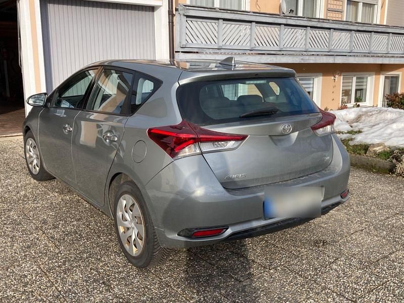 Gebraucht Toyota Auris Comfort 99 PS (72 kW) 2017 Grau Limousine