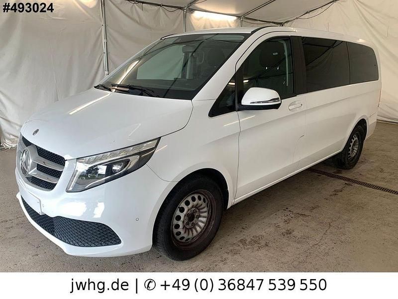 Weiß Gebraucht 2020 Mercedes V220 Van / Kleinbus | 37.480 € (Superpreis) - Bild 1/4