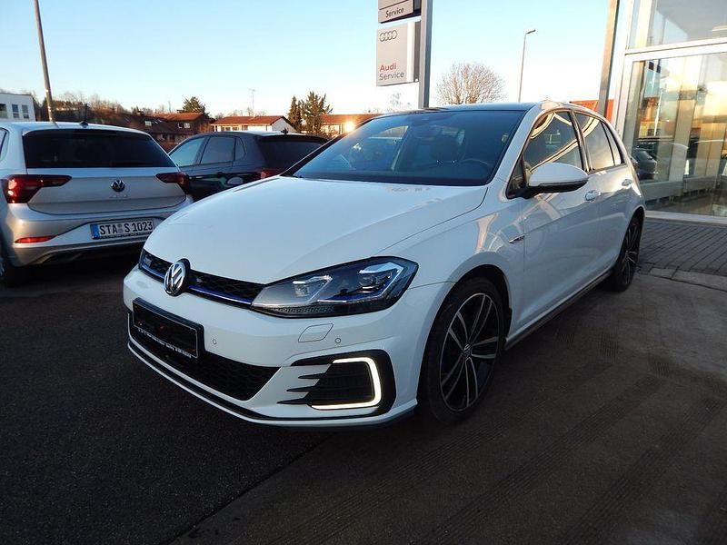 Weiß Gebraucht 2017 VW Golf GTE Limousine | 15.180 € (Guter Preis) - Bild 1/4