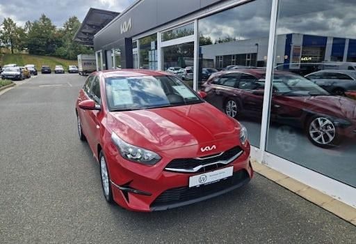 Neu Kia Ceed Vision 150 PS (110 kW) 2025 Rot Kleinwagen