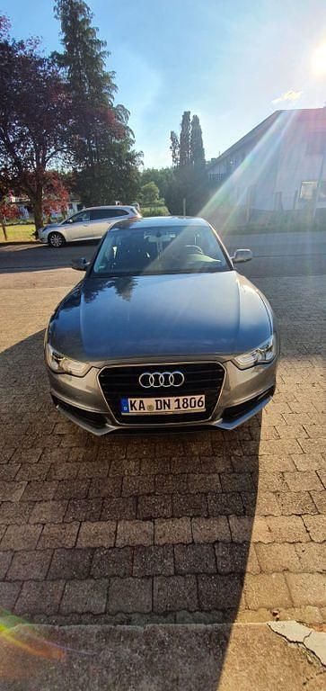 Grau Gebraucht 2015 Audi A5 Sportback Limousine | 15.800 € (Etwas zu teuer) - Bild 1/4