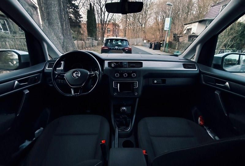 Gebraucht VW Caddy 102 PS (75 kW) 2016 Silber Van / Kleinbus