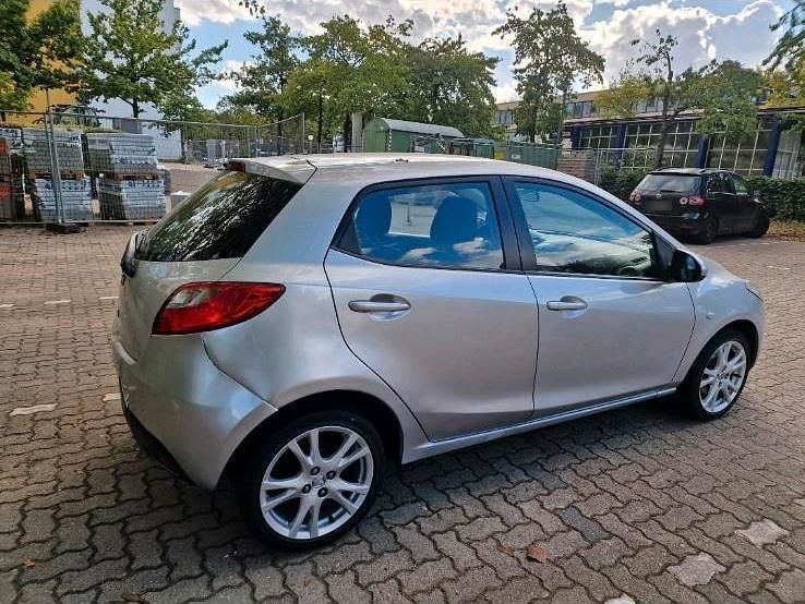 Gebraucht Mazda 2 68 PS (50 kW) 2008 Silber Kleinwagen