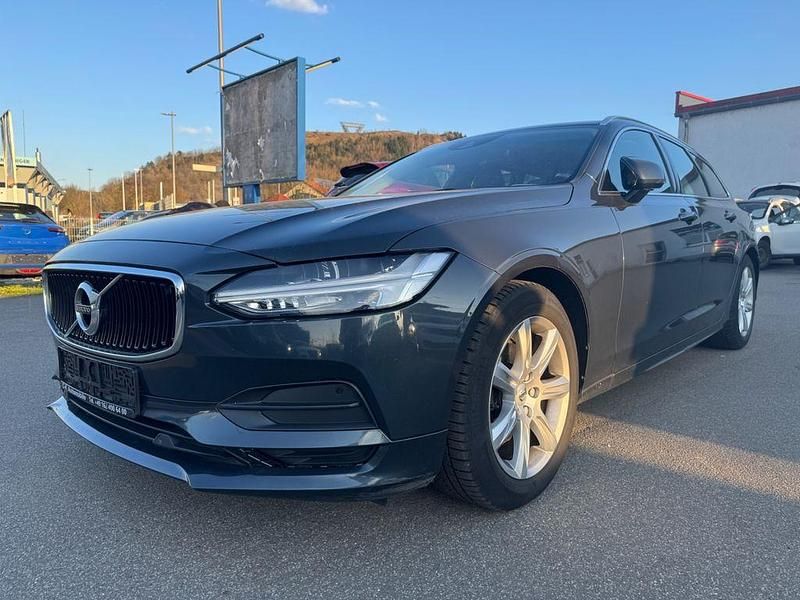 Gebraucht Volvo V90 Momentum 150 PS (110 kW) 2019 Grau Kombi