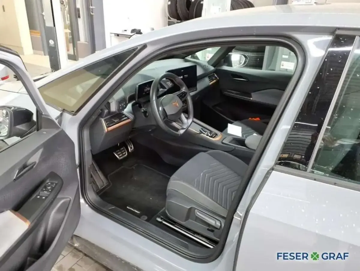 Używany Cupra Born 150 kW (204 KM) 2024 Szary Hatchback