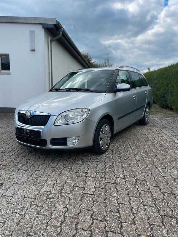 Silber Gebraucht 2008 Skoda Fabia Kombi | 2.970 € (Etwas zu teuer) - Bild 1/4