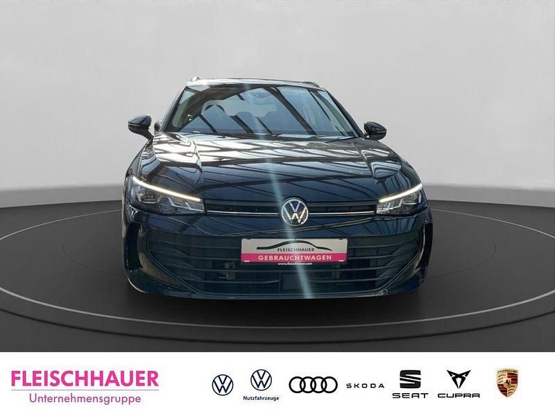 Gebraucht VW Passat Basis 150 PS (110 kW) 2025 Schwarz Kombi