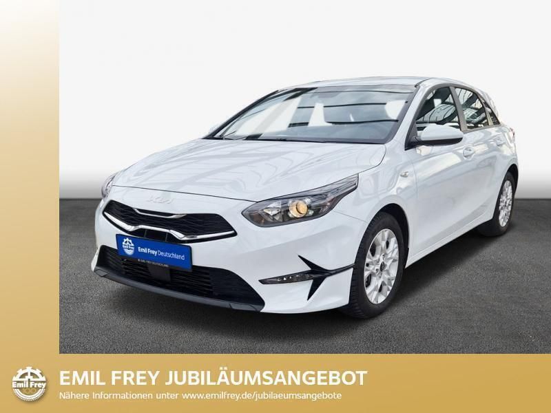 Weiß Gebraucht 2022 Kia Ceed Edition 7 Limousine | 16.617 € (Guter Preis) - Bild 1/4