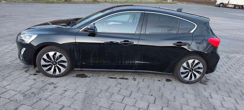 Gebraucht Ford Focus Vignale 125 PS (91 kW) 2019 Schwarz Limousine