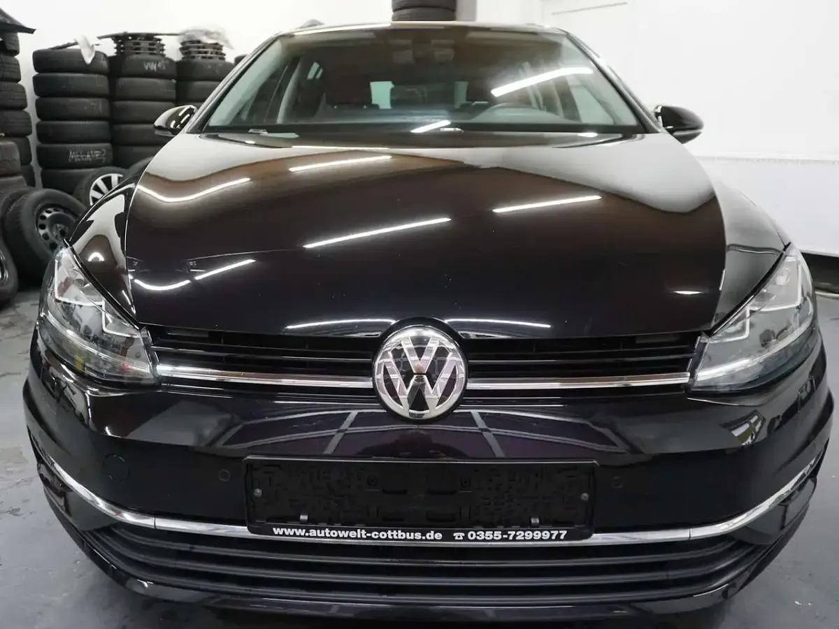 Gebraucht VW Golf VII 116 PS (85 kW) 2020 Deep black perleffekt Kombi