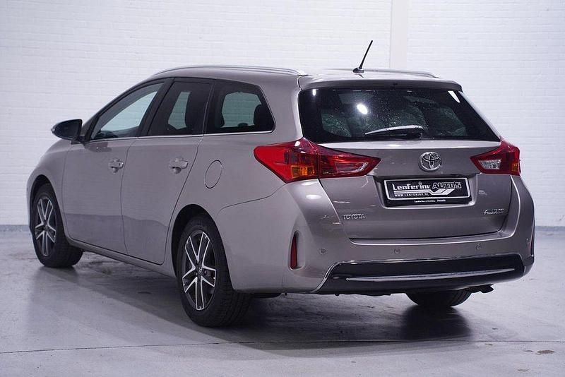 Gebraucht Toyota Auris Edition 140 PS (102 kW) 2015 Grau Limousine