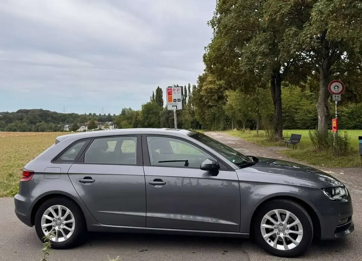 Gebraucht Audi A3 Ambition 125 PS (91 kW) 2016 Grau Limousine