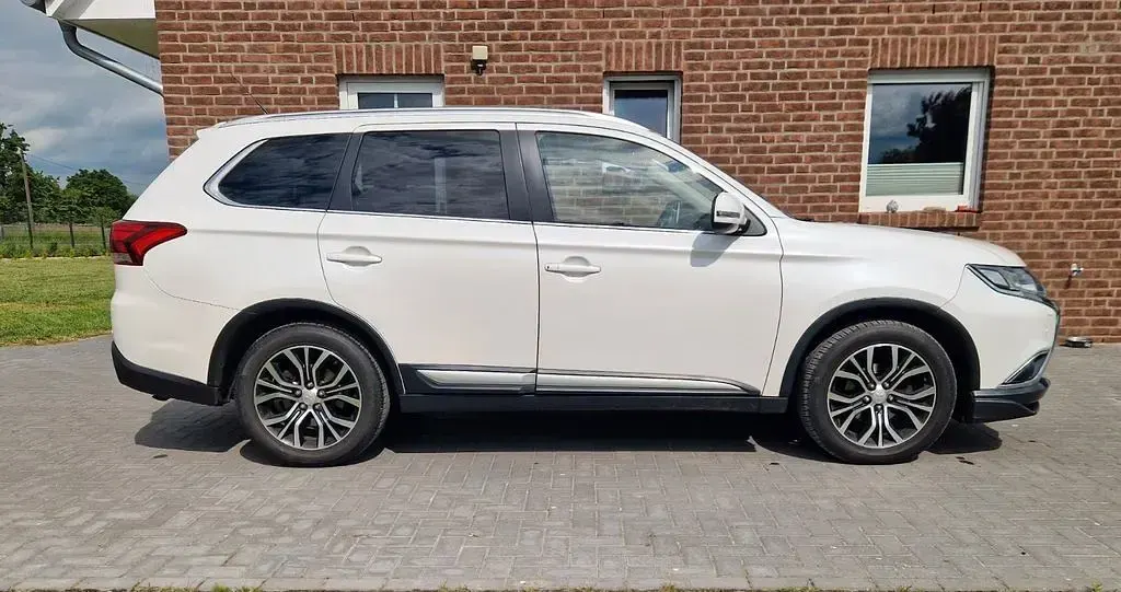 Gebraucht Mitsubishi Outlander Edition 150 PS (110 kW) 2017 Weiß SUV