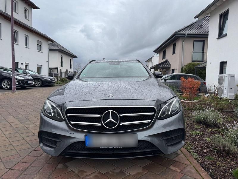Grau Gebraucht 2020 Mercedes E400 Kombi | 33.000 € (Superpreis) - Bild 1/4