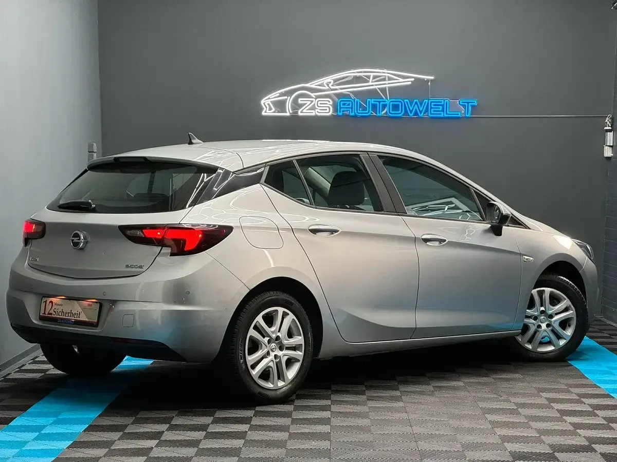 Używany Opel Astra Edition 101 KM (74 kW) 2017 Srebrny Kombi