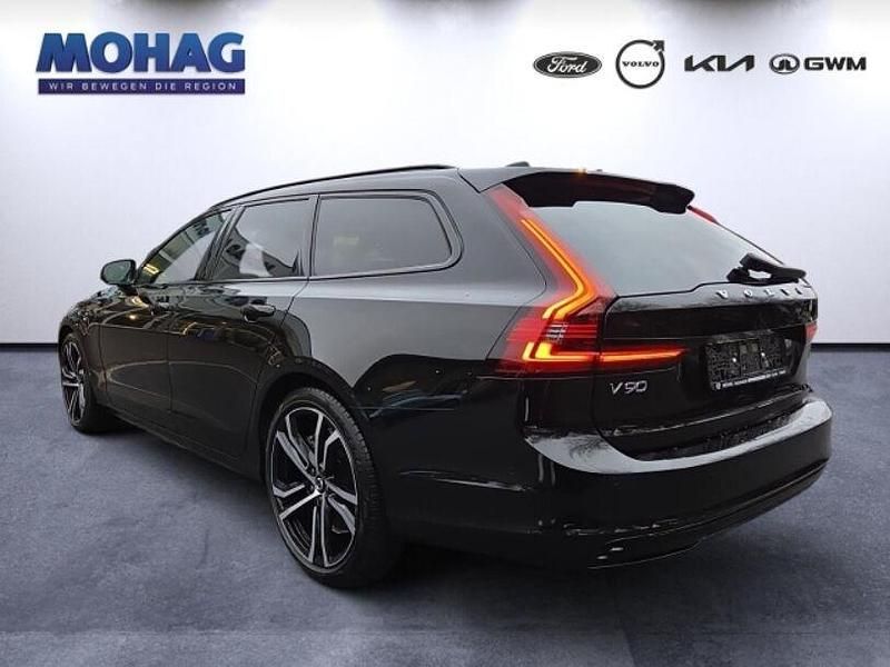 Gebraucht Volvo V90 Plus 350 PS (257 kW) 2024 Onyx black / metallic Kombi