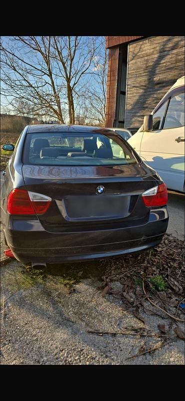 Gebraucht BMW 318 150 PS (110 kW) 2005 Grau Limousine