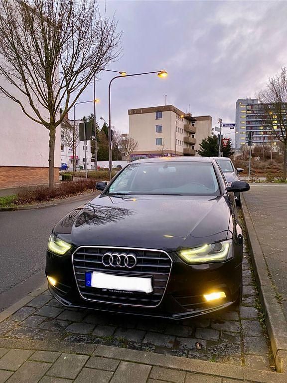 Schwarz Gebraucht 2012 Audi A4 Ambiente Limousine | 7.900 € (Fairer Preis) - Bild 1/4