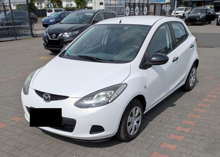 Weiß Gebraucht 2010 Mazda 2 Impuls Limousine | 2.100 € (Guter Preis) - Bild 1/4