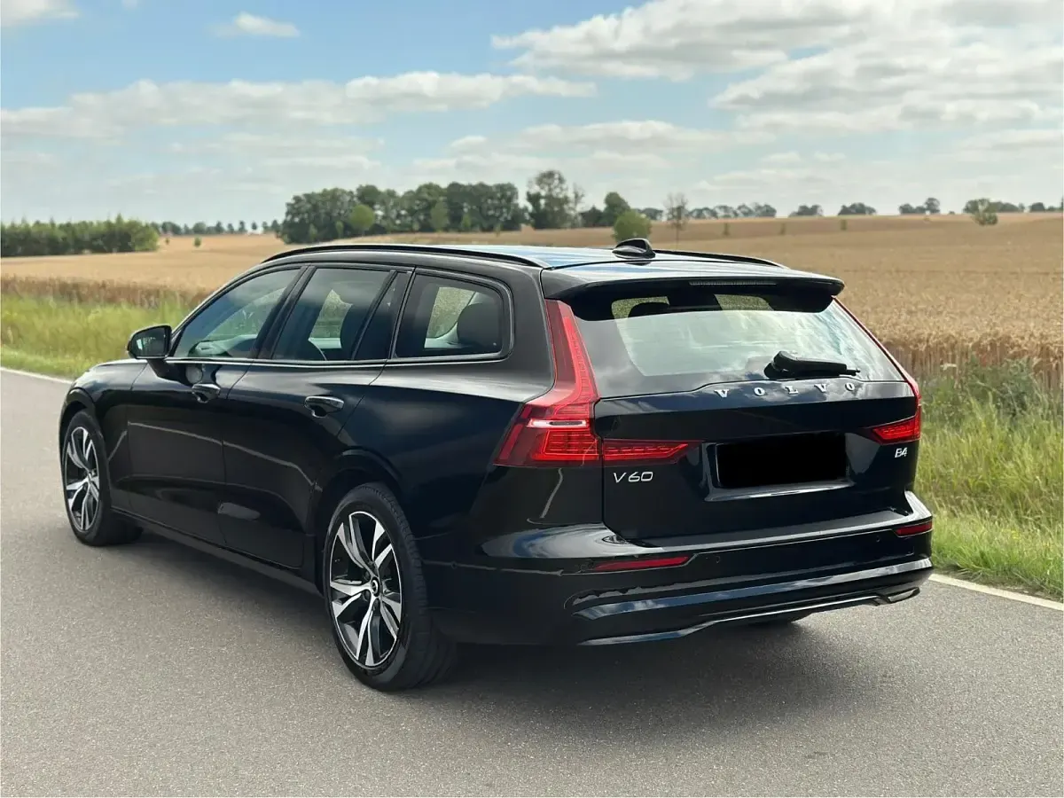 Gebraucht Volvo V60 Plus 197 PS (144 kW) 2023 Schwarz Kombi