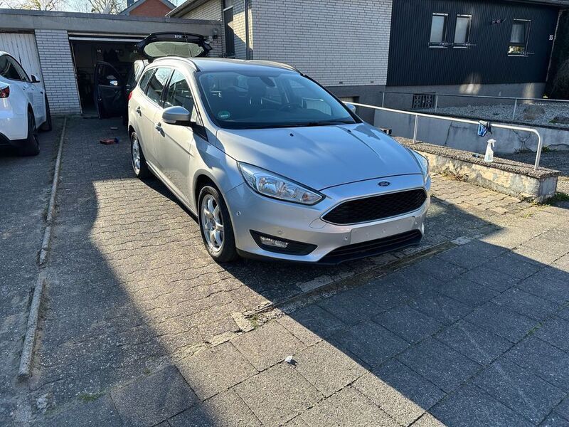 Silber Gebraucht 2017 Ford Focus Business Edition Limousine | 7.100 € (Guter Preis) - Bild 1/4