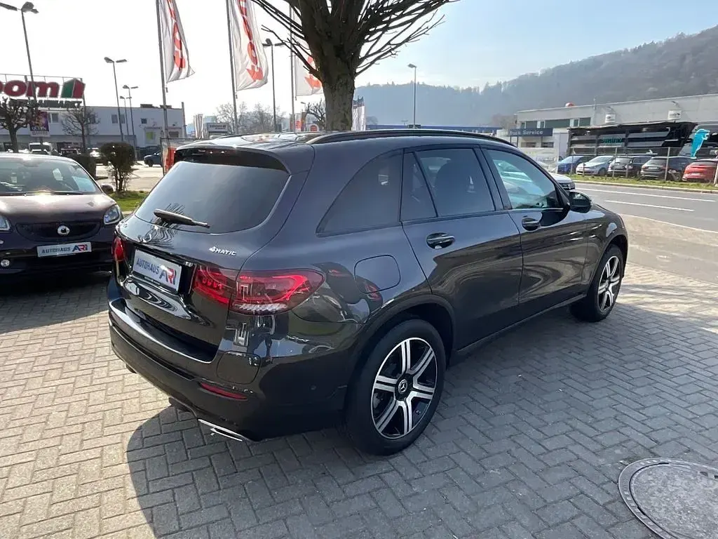Gebraucht Mercedes GLC300 211 PS (155 kW) 2020 Grau SUV
