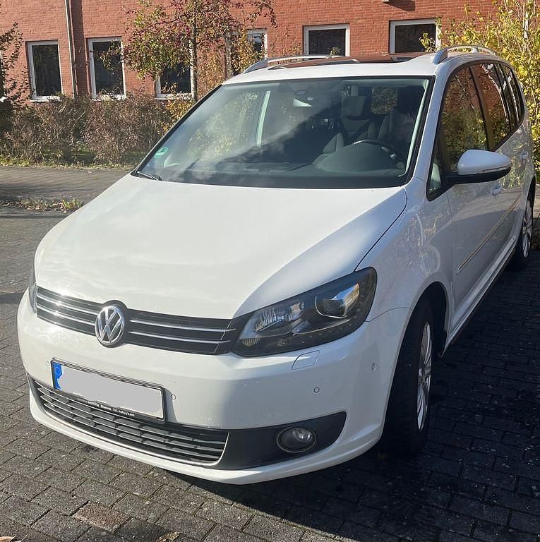 Weiß Gebraucht 2015 VW Touran Highline Van / Kleinbus | 13.500 € (Superpreis) - Bild 1/4
