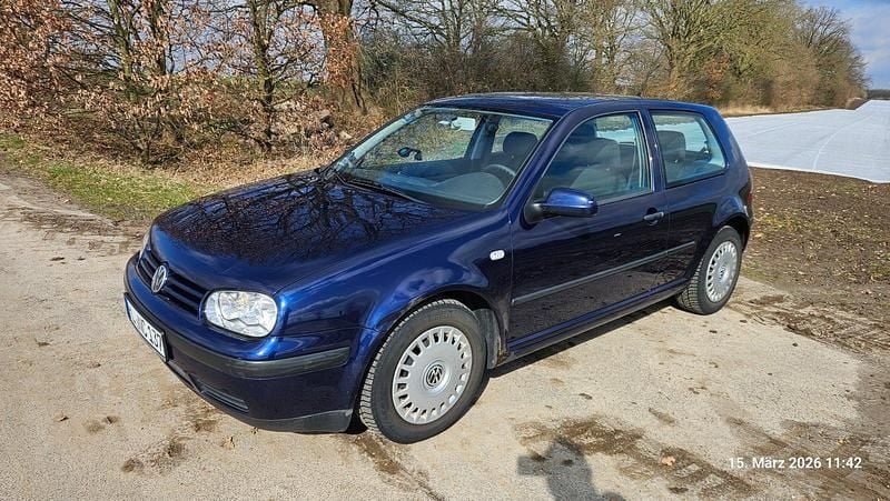 Gebraucht VW Golf IV 75 PS (55 kW) 2002 Blau Kleinwagen