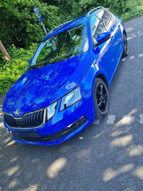 Blau Gebraucht 2018 Skoda Octavia Kombi | 7.480 € - Bild 1/4