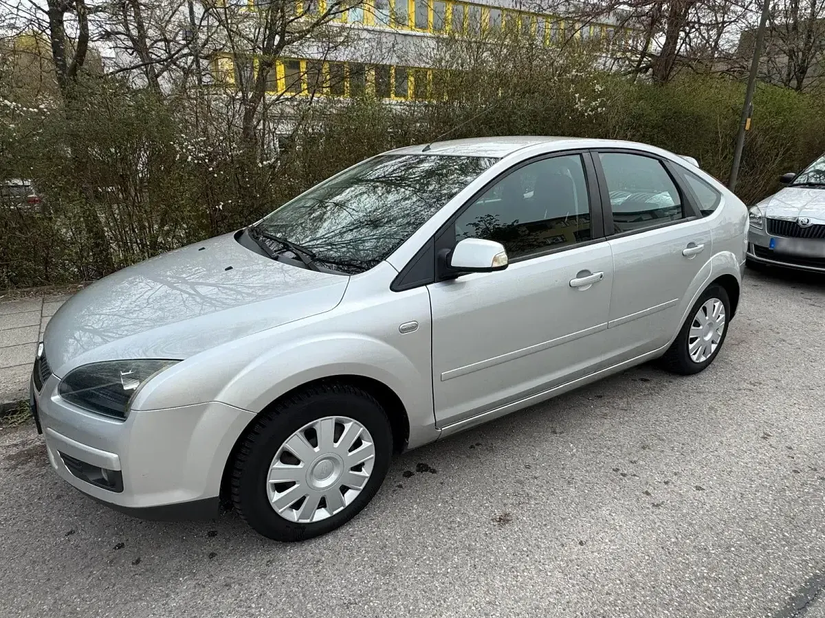 Gebraucht Ford Focus Titanium 101 PS (74 kW) 2006 Silber Limousine