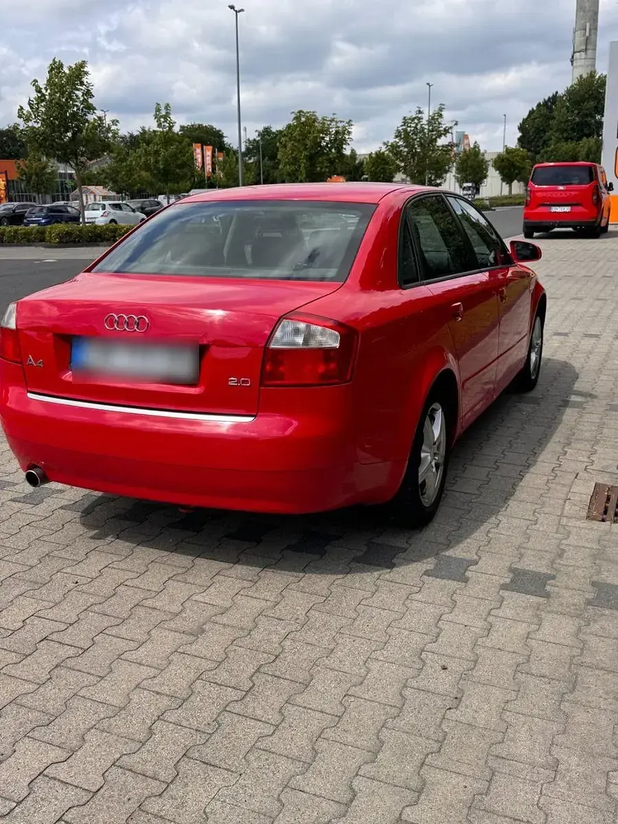Gebraucht Audi A4 131 PS (96 kW) 2003 Rot Limousine