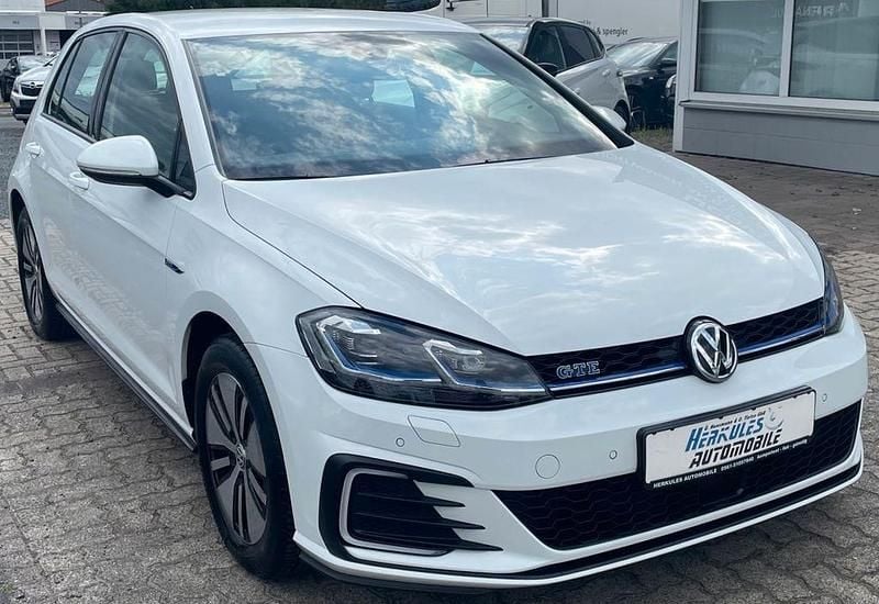 Weiß Gebraucht 2017 VW Golf VII GTE Limousine | 18.190 € (Fairer Preis) - Bild 1/4