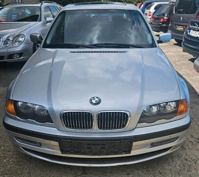 Silber Gebraucht 1999 BMW 320 Limousine | 2.490 € (Superpreis) - Bild 1/4